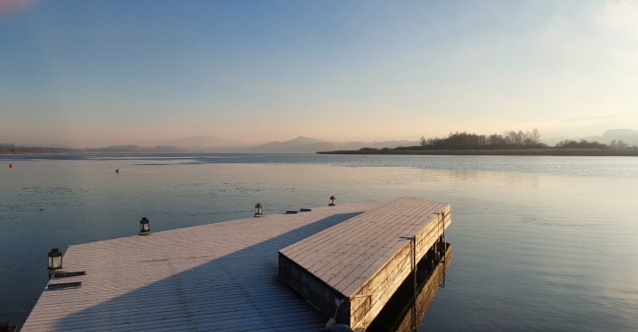 Ein Stand-up-Paddler wurde am Donnerstagnachmittag am Wallersee als vermisst gemeldet.