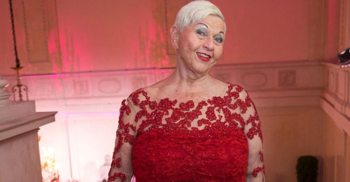 Jazz Gitti in einem roten Kleid – bei einem Konzert der Sängerin kam es zum Bühnen-Eklat mit King Kev.