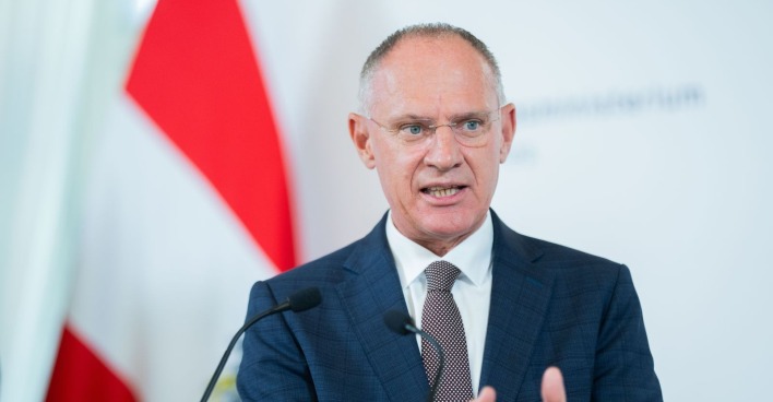 Innenminister Gerhard Karner bei einer Pressekonferenz zur Jugendkriminalität in Österreich.