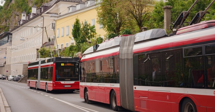 Klimaticket: Öffentliche Verkehrsmittel in der Stadt.