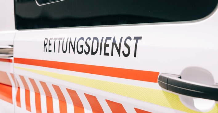 Außenansicht eines österreichischen Rettungsfahrzeugs
