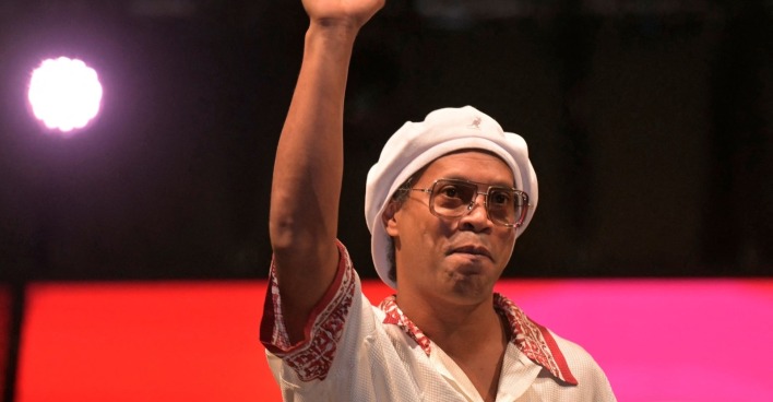 Ronaldinho gibt mit 46 Jahren sein Comeback.