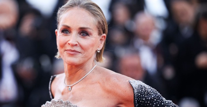 Sharon Stone auf dem roten Teppich. Die Schauspielerin sprach über ihre Brusttumore und eine damals geplante beidseitige Mastektomie.