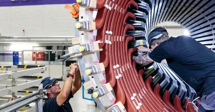 Techniker bei Siemens Energy,an einer Turbine