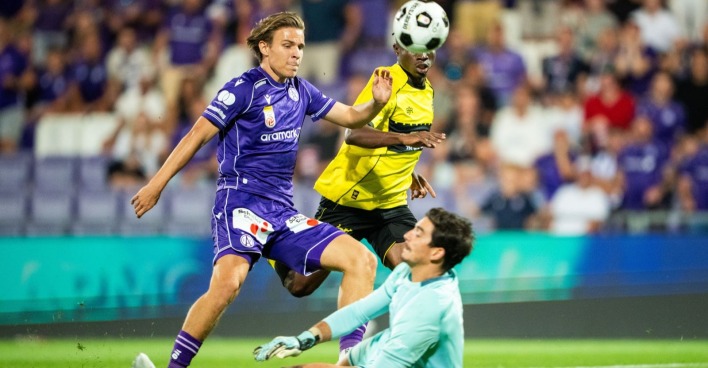 Julian Hettwer (FK Austria Wien), Nana Antwi (Beitar Jerusalem) und Miguel Silva (Beitar Jerusalem) am Donnerstag, 13. August 2026, während des Conference-League-Qualifikationsspiels der 3. Runde (Rückspiel) zwischen FK Austria Wien und Beitar Jerusalem in Wien