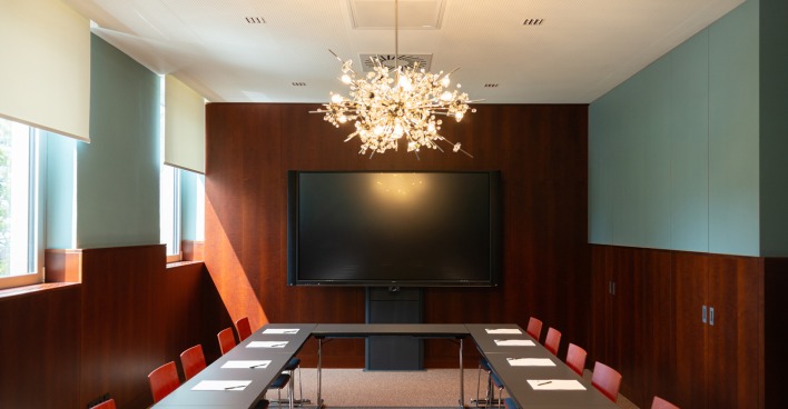 Moderner Seminarraum | Credit: Florian Weitzer Hotels &amp; Restaurants