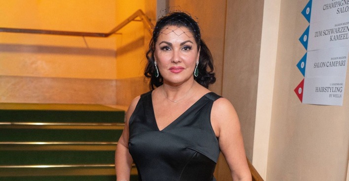 Anna Netrebko feiert ihren 55. Geburtstag und blickt auf eine internationale Karriere als Opernstar zurück.