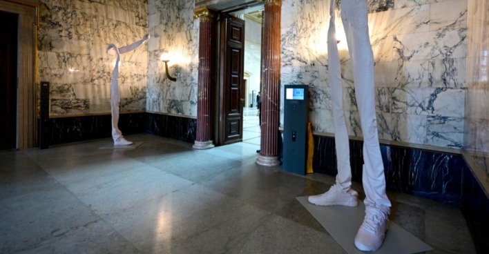 Plastiken von Erwin Wurm, die zurückgegeben wurden.