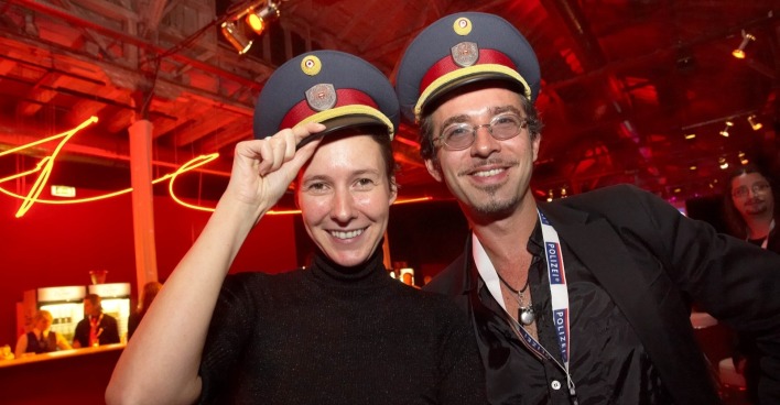 Gemeinsam mit Edina Thalhammer gründete er 1991 das Duo Papermoon.