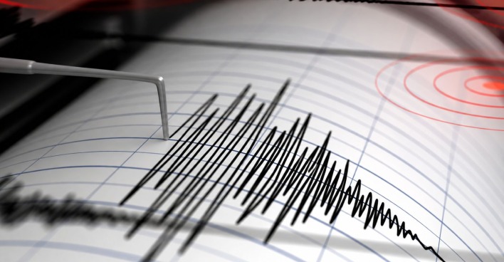 Seismograph mit aufgezeichneten Erdbebenwellen als Symbolbild für das Erdbeben bei Innsbruck in Tirol.