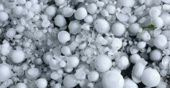 Hagelunwetter in Voitsberg: Bis zu fünf Zentimeter große Hagelkörner sind am Mittwoch über Teilen der Steiermark niedergegangen.