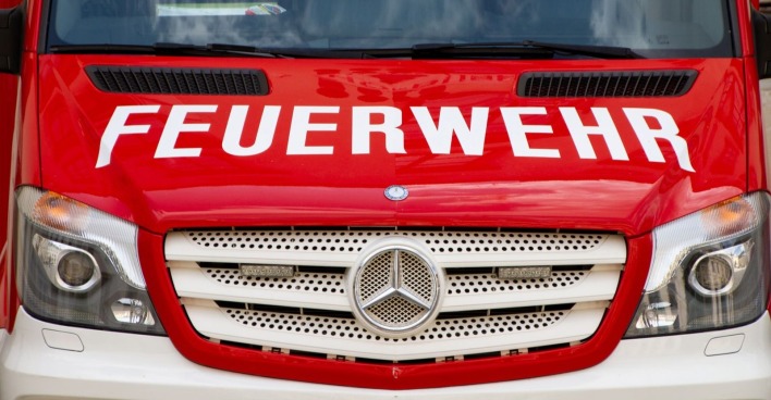 Feuerwehrauto im Zusammenhang mit dem Hauseinsturz in der Färbergasse in Wien.