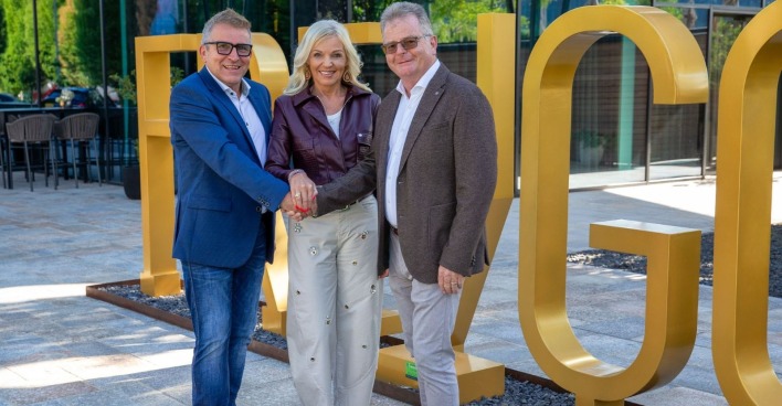 Eigentümerwechsel beim Hotel Freigold in Freistadt: Wolfgang und Petra Hochreiter übernehmen von Dietmar Hehenberger (li.).