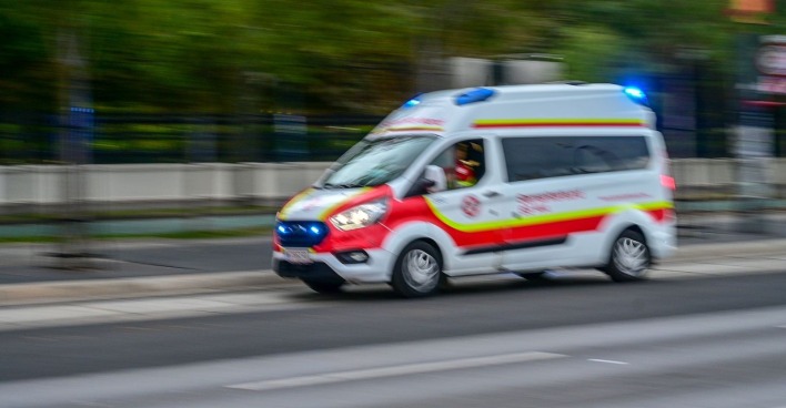Rettungswagen auf dem Weg zu einem Einsatz.