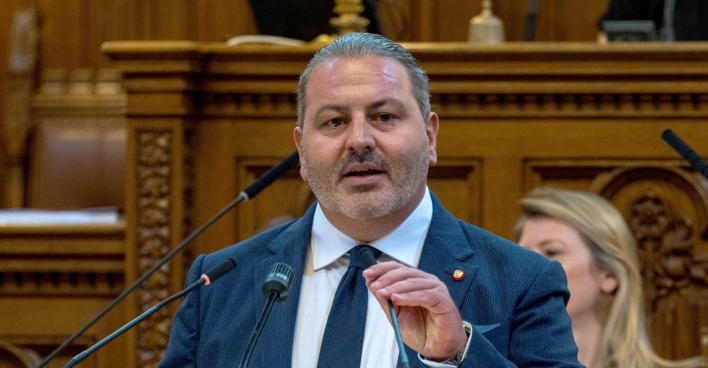 Leo Lugner während einer Sitzung im Rathaus