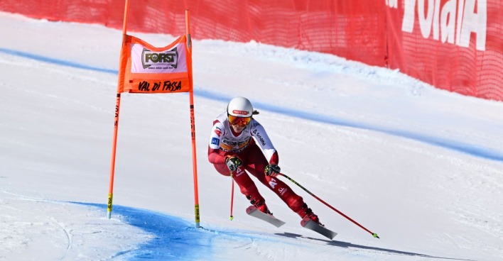 Mirjam Puchner bei einem Ski-Rennen auf der Piste – die ehemalige ÖSV-Speed-Spezialistin während ihrer aktiven Karriere.