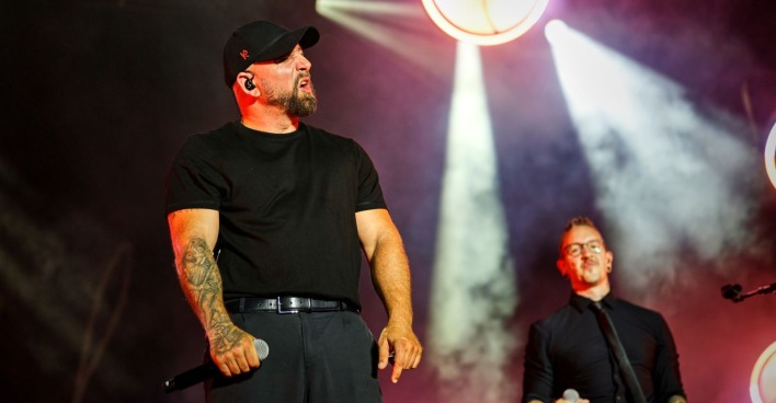 Seiler &amp; Speer bei einem Live-Konzert auf der Bühne