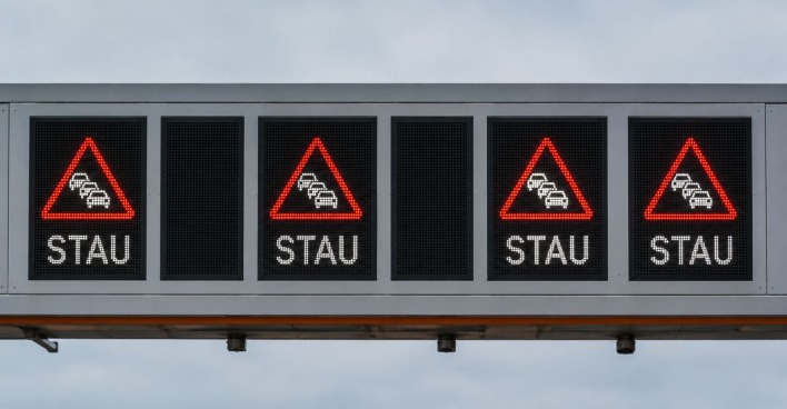 Stauanzeige auf einer österreichischen Autobahn