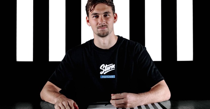 Adam Stejskal bei der offiziellen Präsentation als neuer Torhüter von Sturm Graz