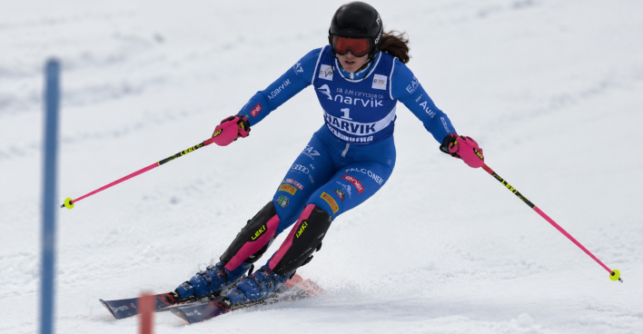 Anna Trocker beim Skifahren auf der Rennpiste. Die 17-jährige Ski-Hoffnung aus Südtirol ist jetzt offiziell Red-Bull-Athletin.