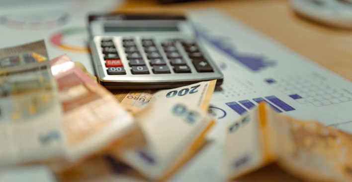 Das Bargeld sollte möglichst in kleinen Stückelungen sicher aufbewahrt werden.