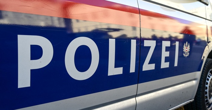 Polizeiauto in Österreich: Vermisste Bettelalm-Chefin Petra R. ist wieder aufgetaucht.