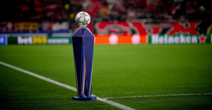 Spektakel in der Champions League: PSG schlägt Barcelona 4:2, Liverpool gewinnt ein Sieben-Tore-Spiel.