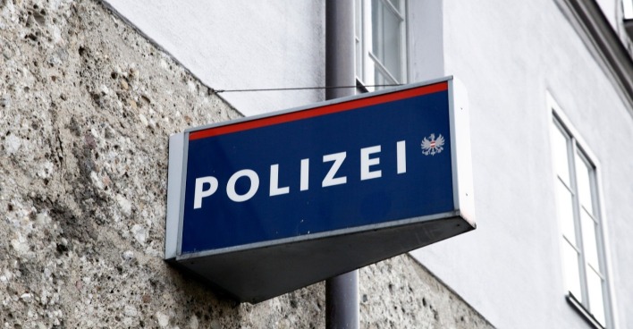 Nach einem versuchten Raub auf eine Trafik in Hallwang-Mayrwies sucht die Polizei weiter nach dem Täter.