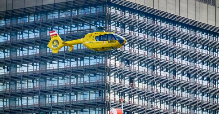 Rettungshubschrauber in Wien beim Allgemeinen Krankenhaus