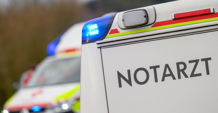 Ein Notarztwagen im Einsatz.