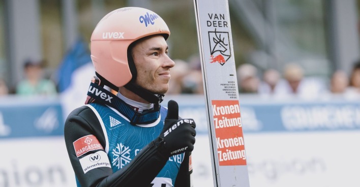 Stefan Kraft bei einem Skisprungbewerb.
