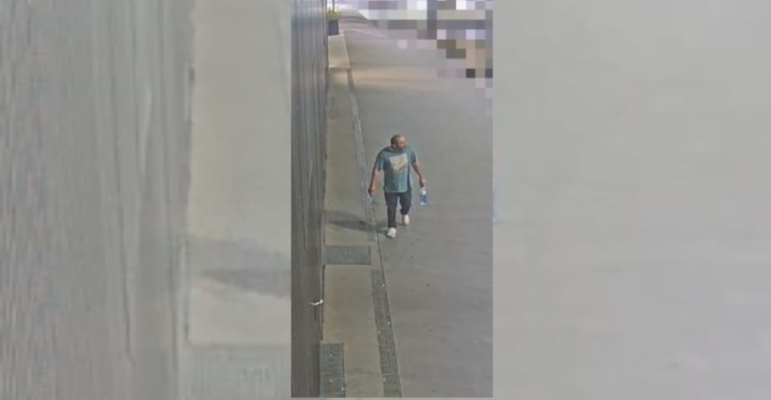 Fahndungsfoto des dringend tatverdächtigen Mannes