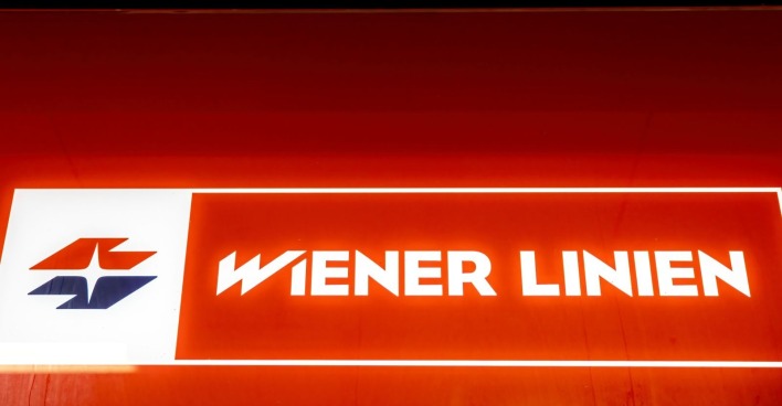 Leuchttafel der Wiener Linien deren Jahreskarte ab 2027 einen neuen Preis bekommt