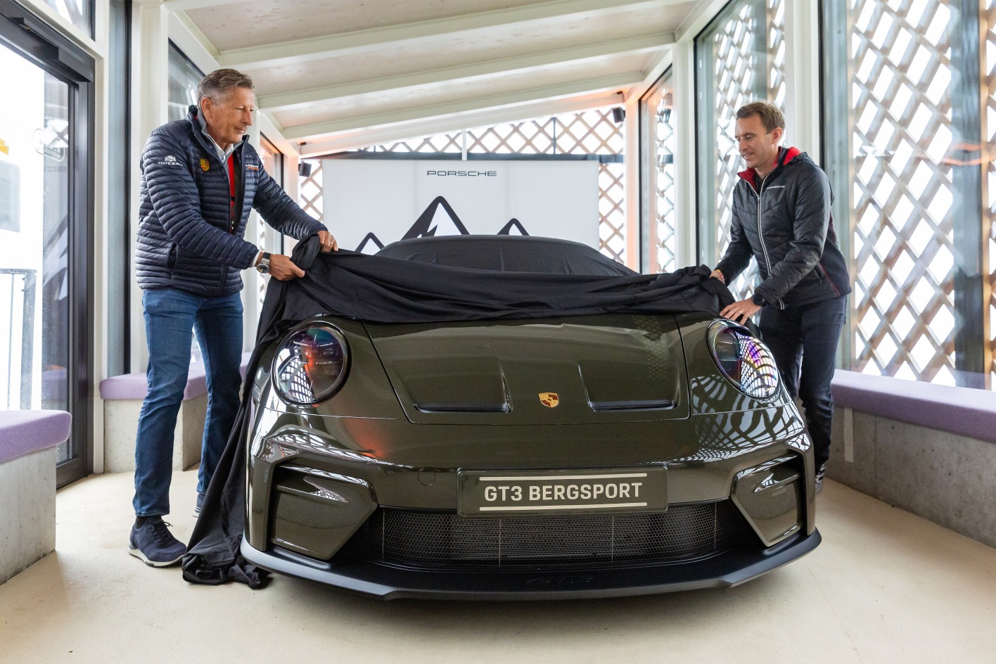 Porsche-Chef Helmut Eggert und Le Mans Sieger Timo Bernhard
