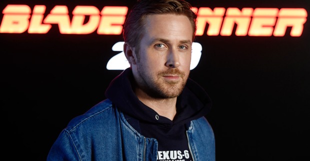 Ryan Gosling mit ernstem Gesichtsausdruck