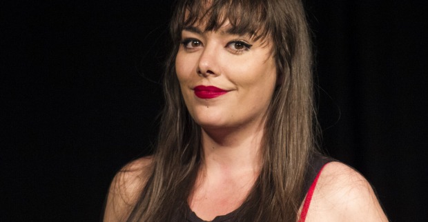 Porträt der Wiener Poetry Slammerin Yasmin Hafedh.