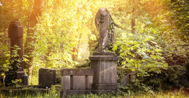 Statue am Friedhof