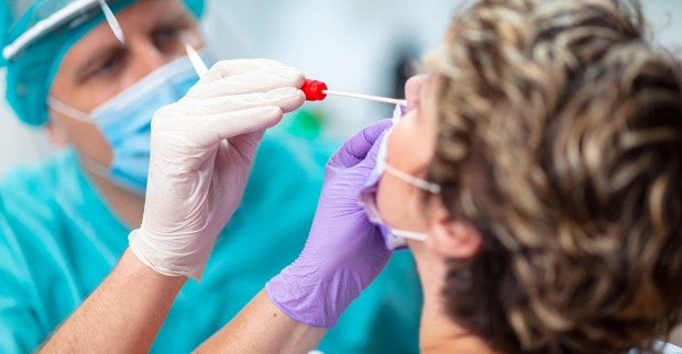 Nasenabstrich für den COVID19-Antigen-Schnelltest