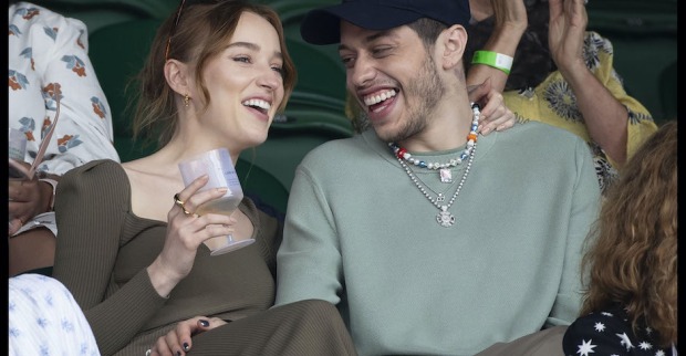 Phoebe Dynevor mit Pete Davidson