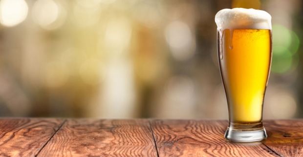 Eines der beliebtesten alkolischen Getränke in Österreich - Bier | Credit: iStock.com/artJazz