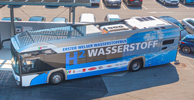 Ab sofort ist der Wasserstoffbus der Firma Solaris zwei Wochen lang in Wels im Probe-Linienbetrieb.