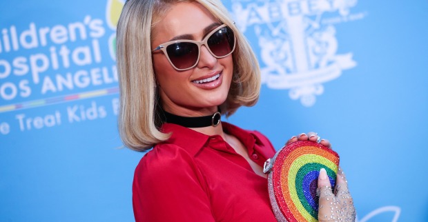Paris Hilton mit Sonnenbrille auf einem Event