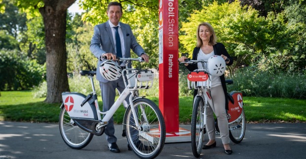 Peter Hanke mit Fahrrad