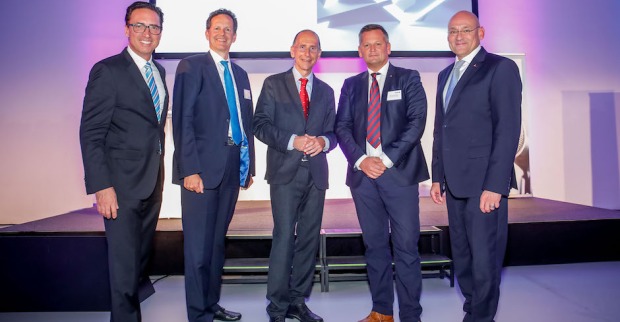Fünf Männer am Podium des Helvetia-Events