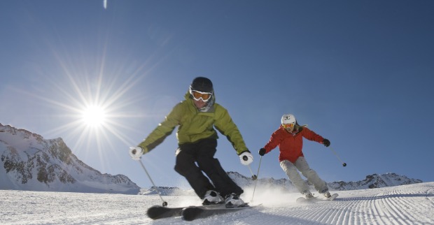 Zwei Skifahrer