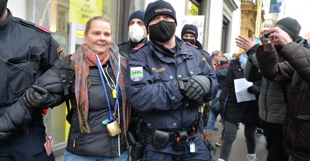 Corona-Aktivistin Konstantina Rösch bei Demo festgenommen