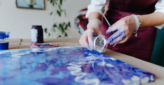 Acrylmalerei | Credit: iStock.com/lithiumcloud