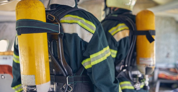 Feuerwehr mit Schutzausrüstung