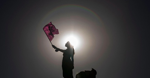 Eine Demonstrantin in Chile am Weltfrauentag | Credit: MARTIN BERNETTI / AFP / picturedesk.com