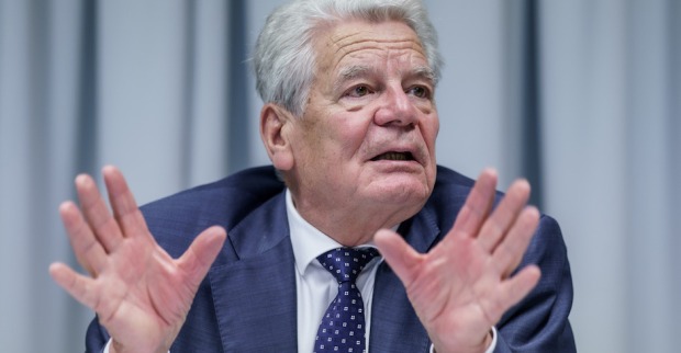 Porträt, gestikulierend
